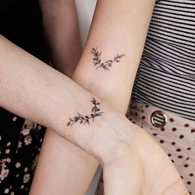 ภาพประกอบบทความ 20 ไอเดียรอยสัก "Best Friend Tattoos" ชวนเพื่อนมาส่อง แต่งสวยคู่กัน!