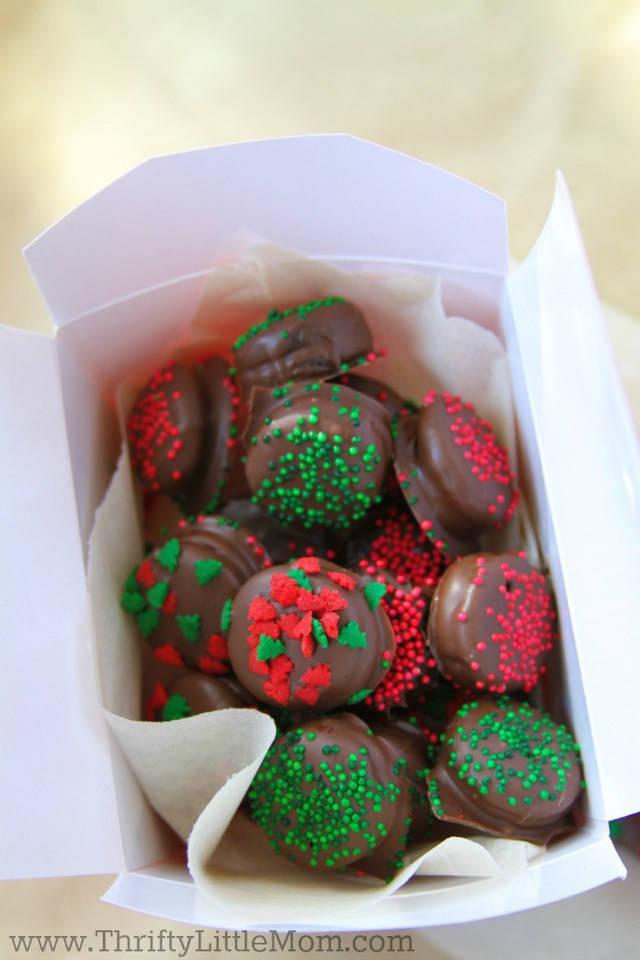 รูปภาพ:http://thriftylittlemom.com/wp-content/uploads/2014/11/Chocolate-Covered-Mini-Oreo-Bites-Box.jpg