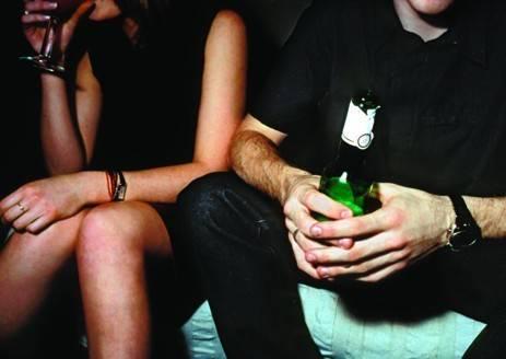 รูปภาพ:http://www.chatelaine.com/wp-content/uploads/2014/02/friends-two-people-guy-girl-man-woman-drinking-bar-e1391544406450.jpg