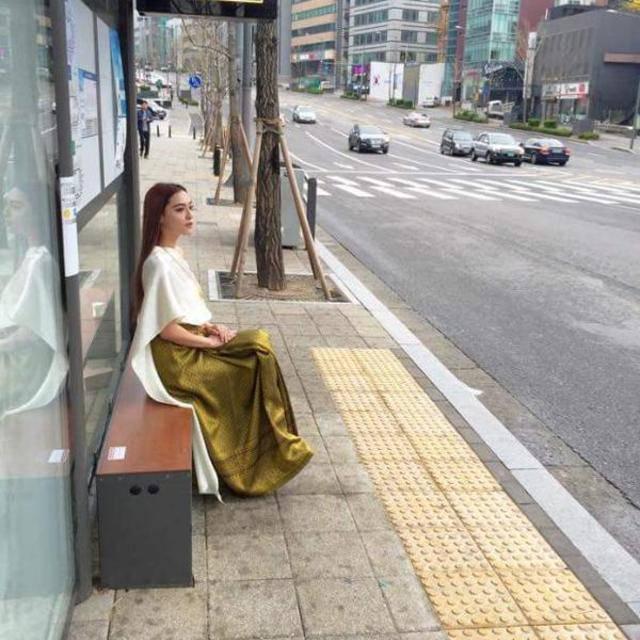 ภาพประกอบบทความ เกาหลีมีอึ้ง!! สาวไทยแต่งชุดไทย เดินเที่ยวทั่วเกาหลี