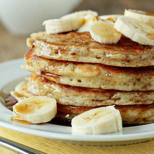 ภาพประกอบบทความ Banana Pancakes แพนเค้กกล้วยหอมหวานมัน อร่อยเน้นๆ แถมมีประโยชน์ 😋🍌