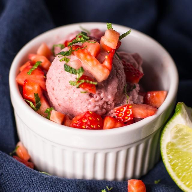 รูปภาพ:https://www.foodologygeek.com/wp-content/uploads/2018/03/Strawberry-Mojito-NIce-Cream-Recipe.jpg