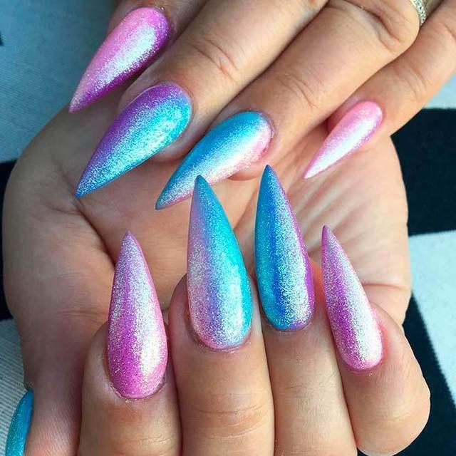 รูปภาพ:https://naildesignsjournal.com/wp-content/uploads/2018/05/unicorn-nails-stiletto-sparkly-rainbow-ombre.jpg