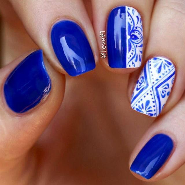 รูปภาพ:https://lh3.googleusercontent.com/-aoQn7LBLJYk/WrwjJC4ncqI/AAAAAAAAL3M/cwI1N38huAAAAGvuUzftxFc3t2jngwXxgCHMYCw/s0/cobalt-blue-nails-designs-white-accents-porcelain-pattern.jpg