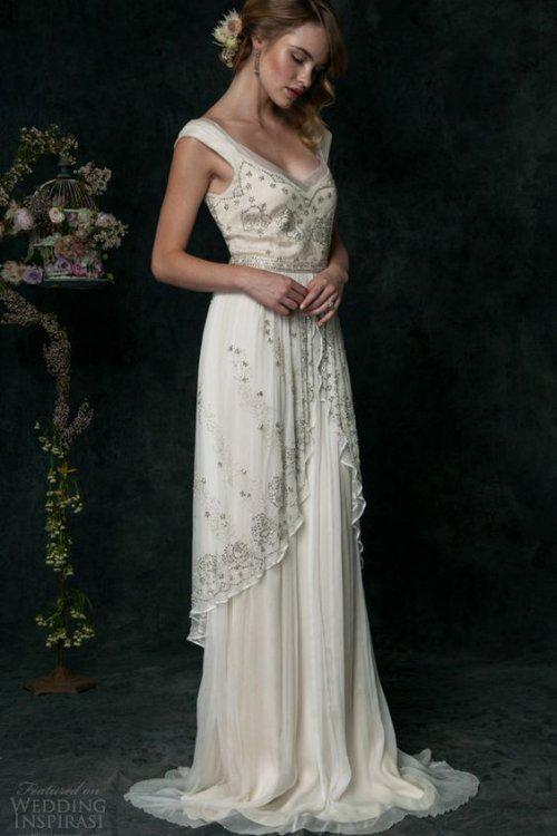รูปภาพ:https://i0.wp.com/www.ecstasycoffee.com/wp-content/uploads/2018/05/Long-romantic-boho-chic-jeweled-summer-wedding-dress-by-Saja.jpg?w=500