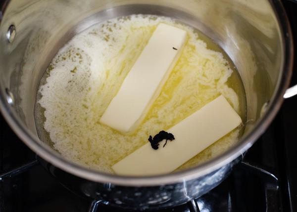 รูปภาพ:https://bakedbree.com/wp-content/uploads/2012/10/browned-butter-rice-krispie-treats_3.jpg