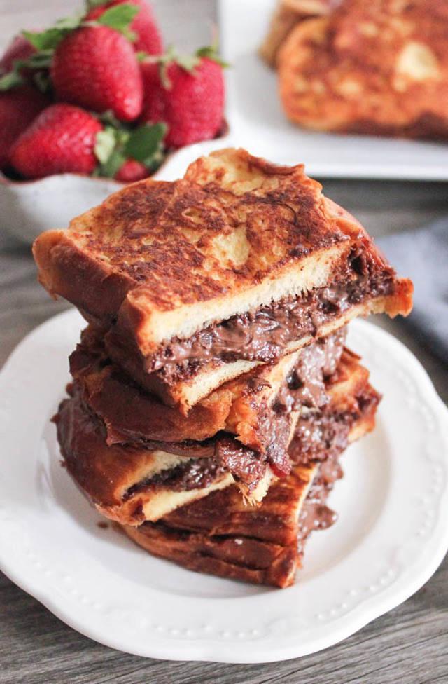 รูปภาพ:http://www.domesticate-me.com/wp-content/uploads/2014/03/nutella-and-bacon-stuffed-french-toast-3.jpg