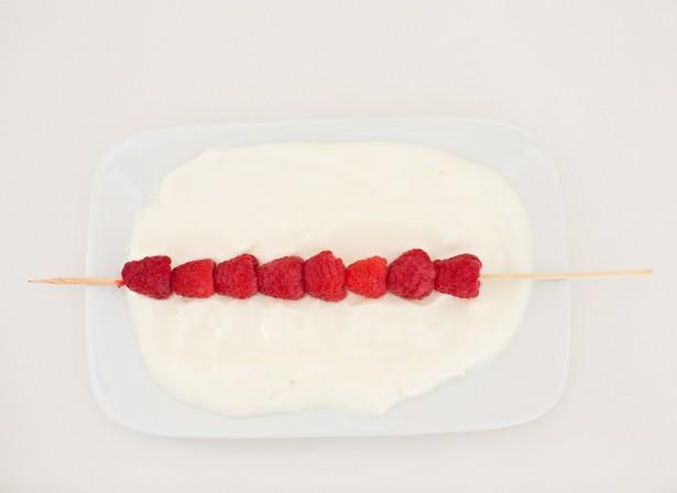 รูปภาพ:https://www.hellowonderful.co/ckfinder/userfiles/images/9-yogurt-covered-raspberries-kid-snack.jpg