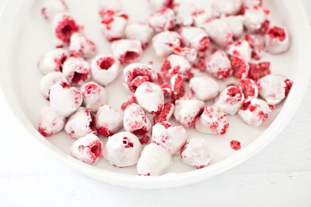 รูปภาพ:https://www.hellowonderful.co/ckfinder/userfiles/images/2-yogurt-covered-raspberries-kid-snack.jpg