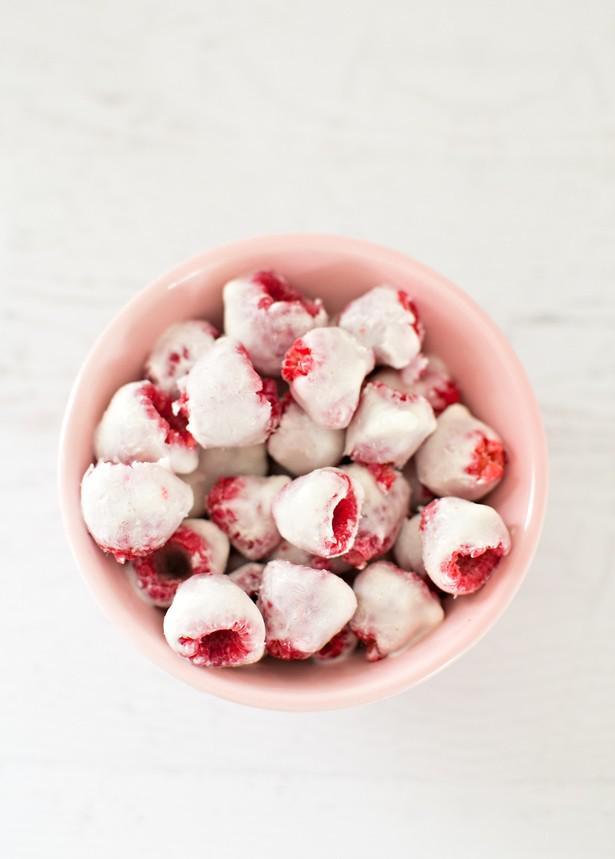 รูปภาพ:https://www.hellowonderful.co/ckfinder/userfiles/images/yogurt-covered-raspberries-kid-snack.jpg