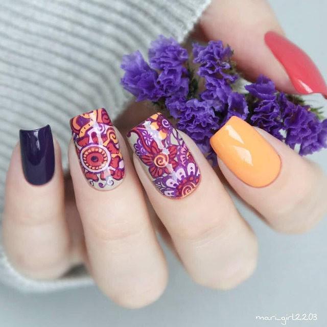 รูปภาพ:https://naildesignsjournal.com/wp-content/uploads/2018/05/mandala-designs-nails-ideas-colorful-water-decals.jpg