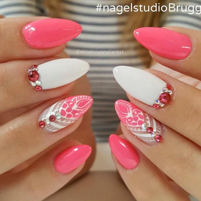 รูปภาพ:https://naildesignsjournal.com/wp-content/uploads/2018/05/mandala-designs-nails-ideas-pink-polish-base.jpg