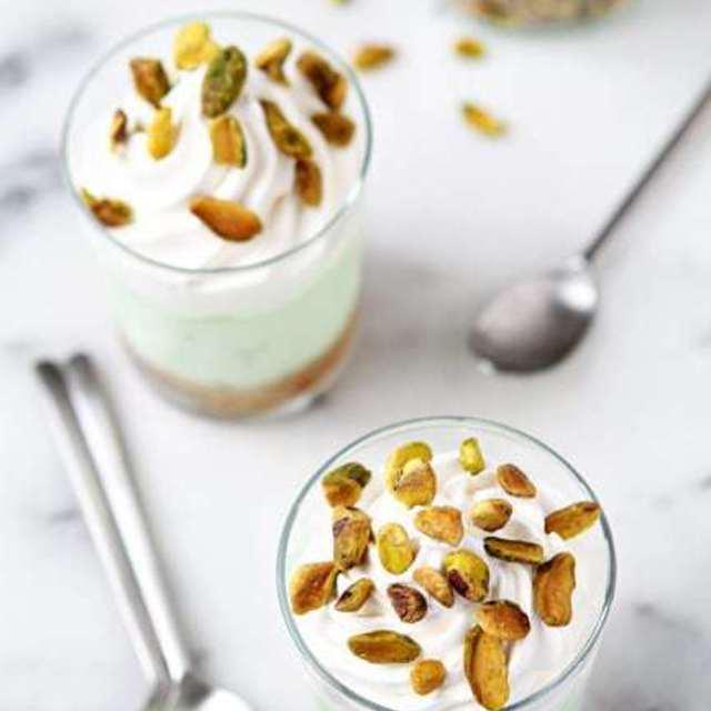 ภาพประกอบบทความ สูตรของหวาน 'PISTACHIO PUDDING PARFAITS' อร่อยเน้นๆ เอาอะไรมาแลกก็ไม่ยอม