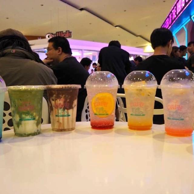 ตัวอย่าง ภาพหน้าปก:พาตะลุย BNK48 CAFE ที่มีลูกค้าผู้ชายมากที่สุดในไทย และแผ่นรองแก้วสุดน่ารักจากศิลปิน ❄ Shutterspeck