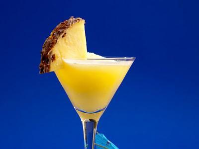 รูปภาพ:http://cdn2.foodviva.com/static-content/food-images/martini-recipes/pineapple-martini-recipe/pineapple-martini-recipe.jpg