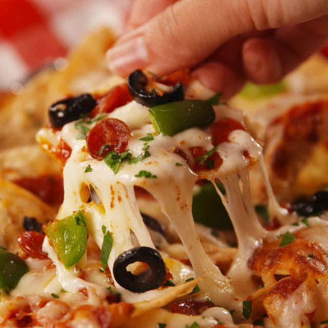 ภาพประกอบบทความ ไอเดีย easy cooking ชวนทำขนมทานเล่นสไตล์แม็กซิกัน "Pizza Nachos" 🍕🍴