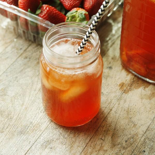 รูปภาพ:https://sarahscucinabella.com/wp-content/uploads/2016/04/Strawberry-Iced-Tea-Lemonade-Recipe-600x600.jpg