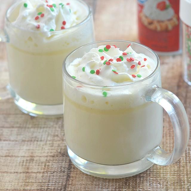 ภาพประกอบบทความ แจกสูตร 'WHITE HOT CHOCOLATE' ร้อนๆ อุ่นๆ อร่อยถูกใจ โดนใจคนรักไวท์ช็อกโกแลต