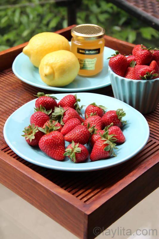 รูปภาพ:http://www.laylita.com/recipes/wp-content/uploads/2012/06/Strawberry-lemonade-recipe-4.jpg