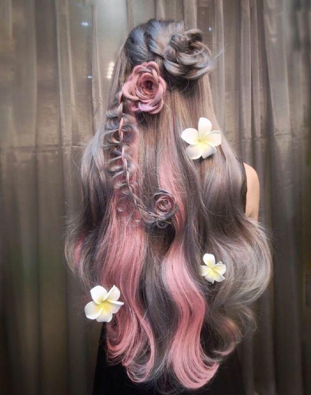 รูปภาพ:https://i.pinimg.com/736x/3d/08/f2/3d08f2d92b74d670459fa466d536091c--white-hair-pink-hair.jpg