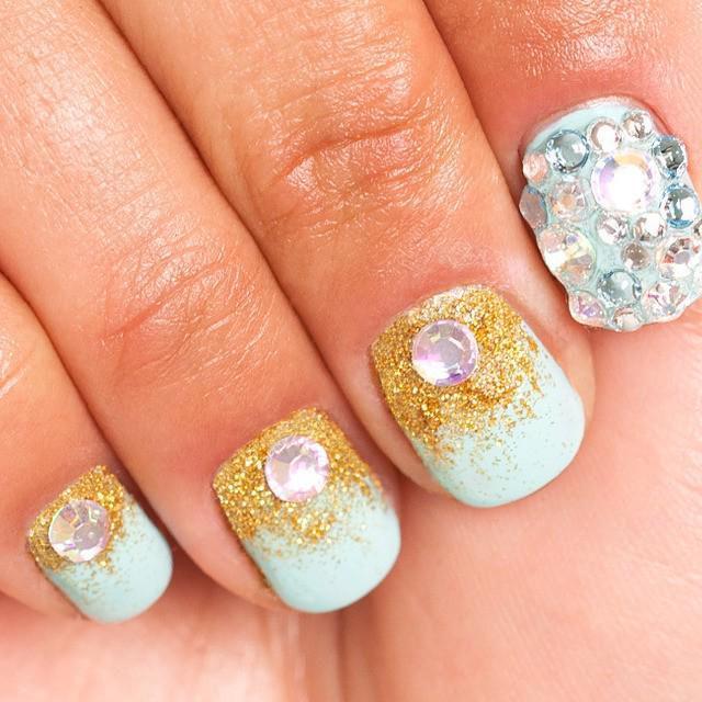 ภาพประกอบบทความ ไอเดียทำเล็บ Gilded Tiffany Nails เล็บสวยติดคริสตัลสำหรับออกงาน งานนี้ต้องสวยเริ่ด 