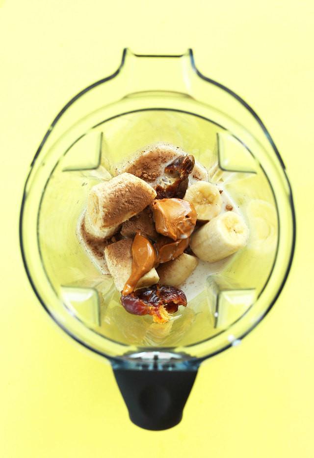 รูปภาพ:https://minimalistbaker.com/wp-content/uploads/2015/05/HEALTHY-5-ingredient-Peanut-Butter-Banana-Milkshake-So-creamy-chocolatey-and-delicious-vegan-glutenfree-minimalistbaker.jpg