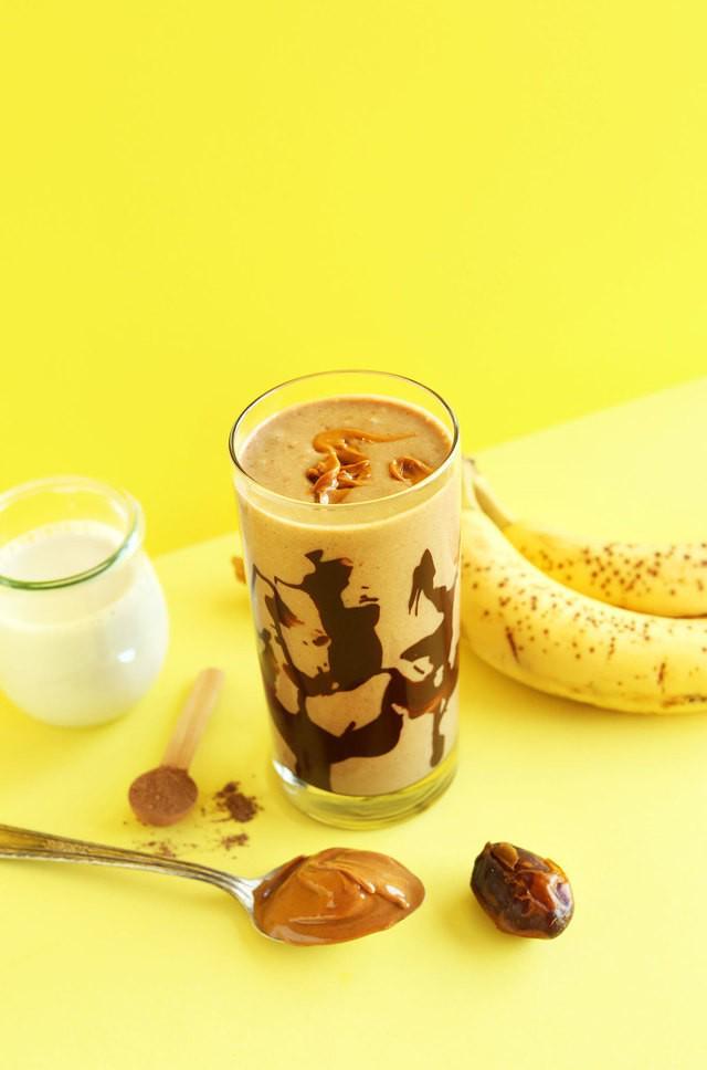 รูปภาพ:https://minimalistbaker.com/wp-content/uploads/2015/05/HEALTHY-Thick-Creamy-Banana-Peanut-Butter-Chocolate-Shake-Just-5-ingredients-and-SO-delicious-vegan-glutenfree-minimalistbaker.jpg