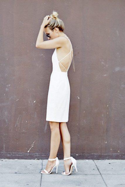 รูปภาพ:https://i.styleoholic.com/2018/05/With-white-high-heels-1.jpg
