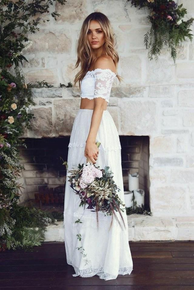 รูปภาพ:https://i1.wp.com/www.ecstasycoffee.com/wp-content/uploads/2016/11/bohemian-chic-wedding-dress29.jpg?resize=700%2C1048