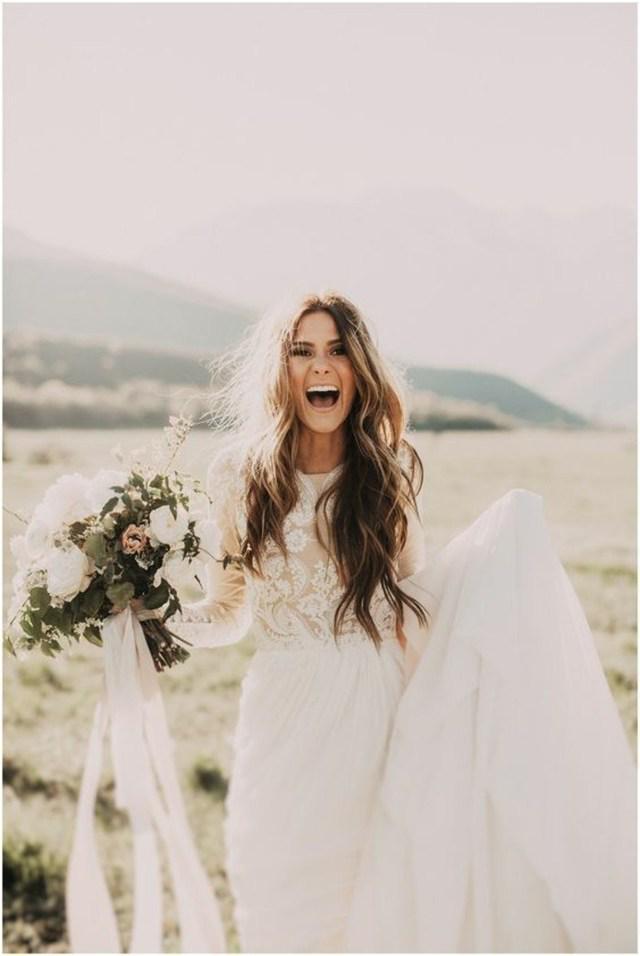 รูปภาพ:https://i1.wp.com/www.ecstasycoffee.com/wp-content/uploads/2016/11/bohemian-chic-wedding-dress60.jpg?resize=700%2C1046