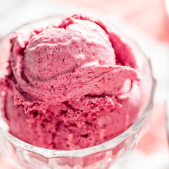 ตัวอย่าง ภาพหน้าปก:Cherry Ice Cream สูตรไอศกรีมเชอร์รี่โฮมเมด อร่อยจัดเต็มหอมกลิ่นเชอร์รี่