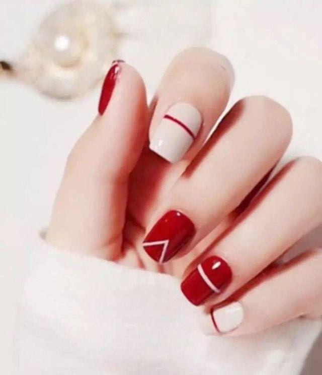 รูปภาพ:http://textsl.org/wp-content/uploads/red-nail-designs-nail-art-design-ideas-gel-polish-acrylic-red-white.jpg