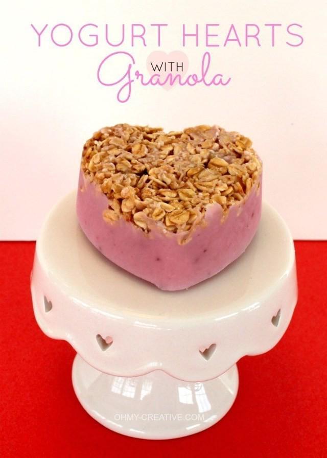 รูปภาพ:https://i1.wp.com/www.ohmy-creative.com/wp-content/uploads/2014/02/Frozen-Yogurt-Hearts-With-Granola-OHMY-CREATIVE.COM_.jpg?w=650&ssl=1