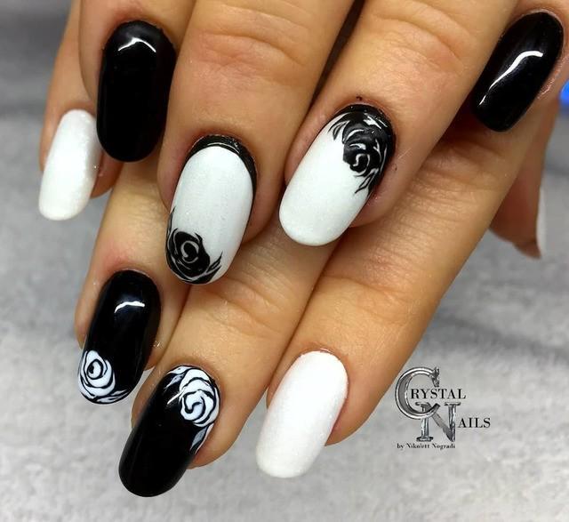 รูปภาพ:http://www.collagecab.com/wp-content/uploads/2018/06/Black-and-white-rose-nails.jpg