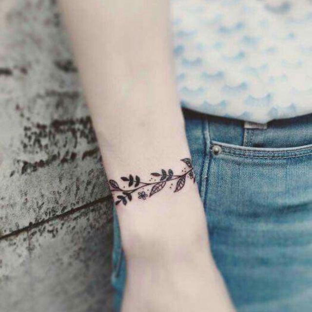 ตัวอย่าง ภาพหน้าปก:สวยติดทนนาน! ไอเดียรอยสัก "Floral Wrist Tattoos" กำไลดอกไม้ที่จะไม่มีวันโรยรา