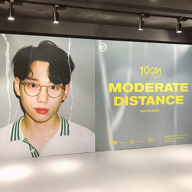 ภาพประกอบบทความ แจกความฟิน! พาชมคอนเสิร์ต 10CM 'Moderate Distance in Bangkok' พร้อมบทสัมภาษณ์สุดเอ็กซ์คลูซีฟ