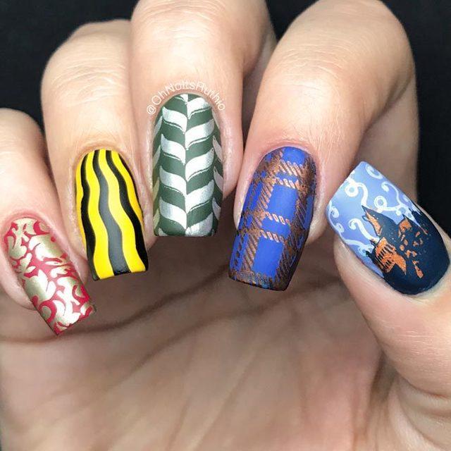 รูปภาพ:https://naildesignsjournal.com/wp-content/uploads/2018/06/harry-potter-fan-art-nails-designs-hogwarts-colorful-patterns-faculties.jpg