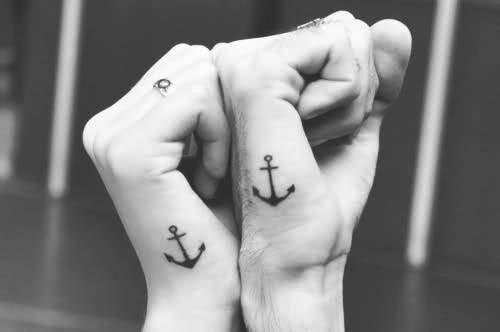รูปภาพ:http://data1.whicdn.com/images/24816032/anchor-anchor-tattoo-bampw-black-and-white-couple-Favim.com-331246_large.jpg