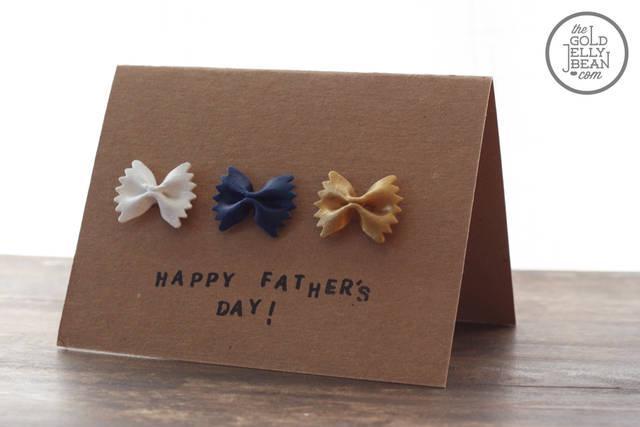 รูปภาพ:http://thegoldjellybean.com/wp-content/uploads/2012/05/Fathers-Day-Cards_0002_bow-ties-card.jpg