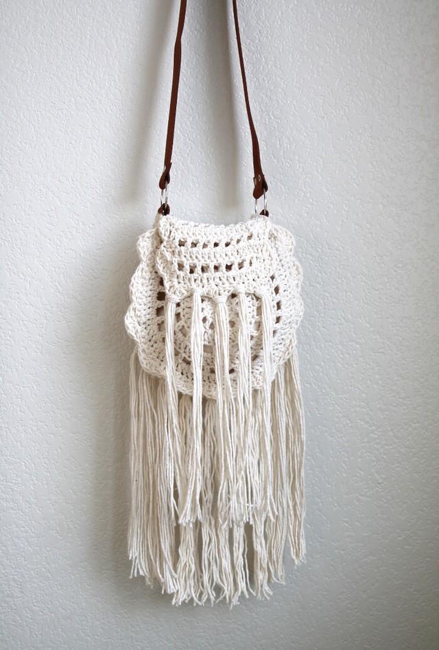 รูปภาพ:https://persialou.com/wp-content/uploads/2015/05/boho-tassel-crochet-bag-1.jpg