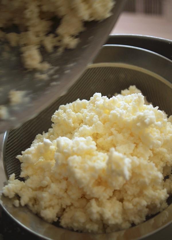 รูปภาพ:http://www.pastrypal.com/wp-content/uploads/2014/04/how_to_make_butter_6.jpg