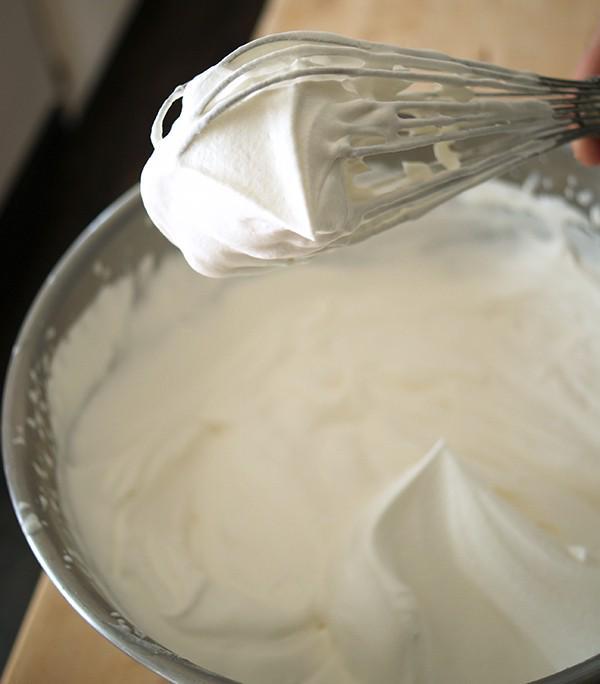รูปภาพ:http://www.pastrypal.com/wp-content/uploads/2014/04/how_to_make_butter_2.jpg