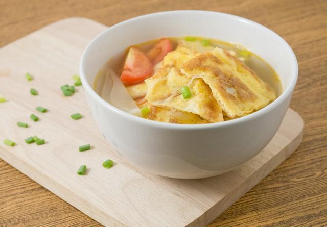 รูปภาพ:https://food.mthai.com/app/uploads/2017/02/Omelet-soup.jpg