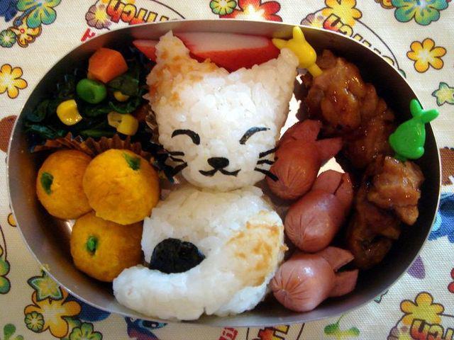 รูปภาพ:https://i.pinimg.com/736x/d6/4e/2b/d64e2b3325ec4d904373e8b4c5f49d6c--japanese-lunch-box-japanese-food-art.jpg