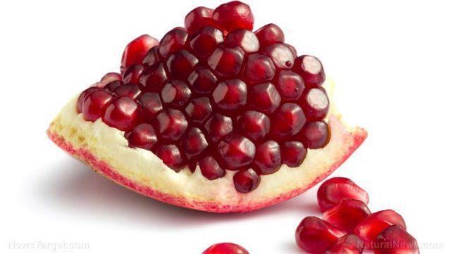 รูปภาพ:https://www.naturalpedia.com/wp-content/uploads/sites/292/2017/06/Pomegranate-Fruit-Seeds-715x403.jpg
