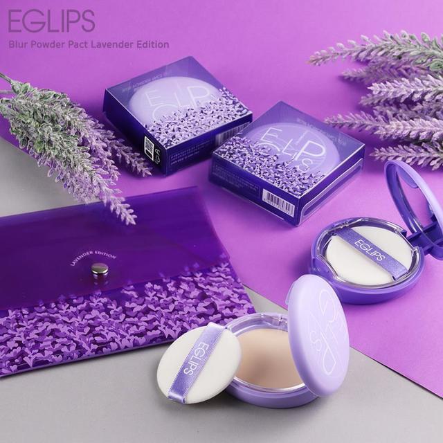 ภาพประกอบบทความ สีม่วงสดใส กลิ่นหอมลาเวนเดอร์ แป้งเบลอรูขุมขน 'Eglips Blur Powder Pact Lavender Edition'