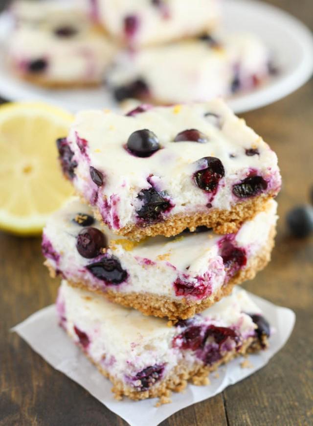 รูปภาพ:http://commondays.info/wp-content/uploads/2018/02/lemon-blueberry-cheesecake-skinny-lemon-blueberry-cheesecake-bars-desserts.jpg