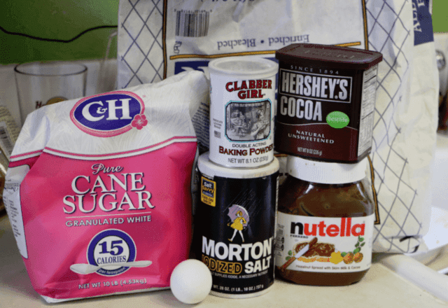รูปภาพ:https://i1.wp.com/www.tammileetips.com/wp-content/uploads/2014/04/Nutella-Mug-Cake-Ingredients.png?w=680&ssl=1