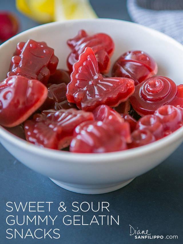 รูปภาพ:https://balancedbites.com/wp-content/uploads/2013/07/BB-website-recipe-tall-berry-gelatin-snacks.jpg
