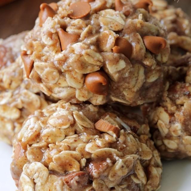 ภาพประกอบบทความ No-Bake Maple Almond Butter Cookies สูตรคุกกี้เนยอัลมอนด์ อร่อยง่ายแบบไม่ต้องอบ